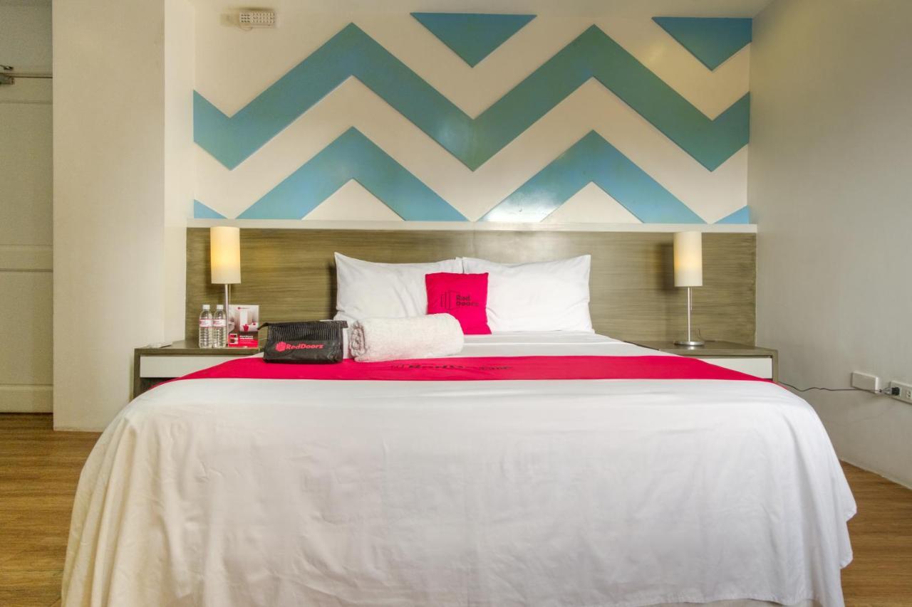 Reddoorz Plus @ Casino Street Makati Makati City Екстер'єр фото